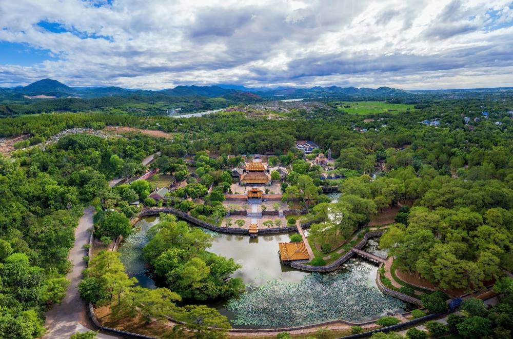 Lăng Tự Đức nhìn từ trên cao 
